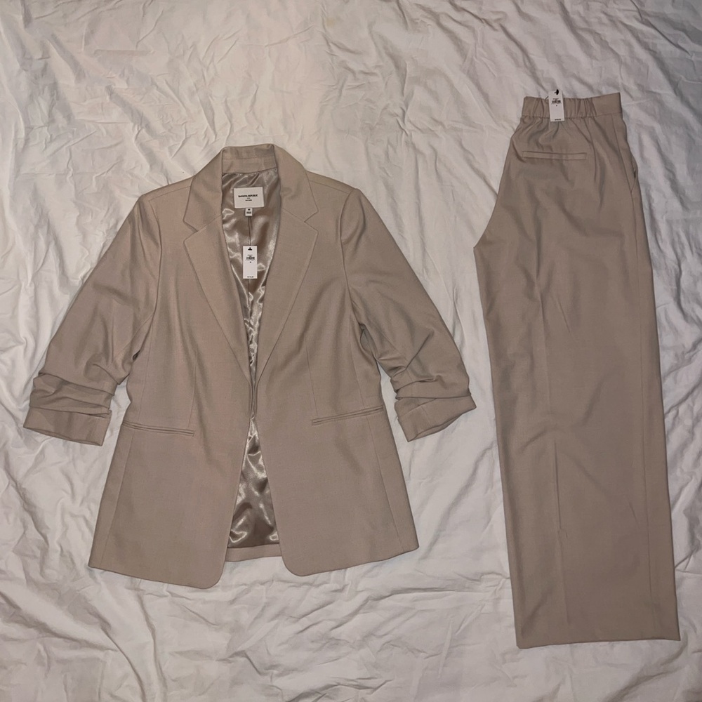 Banana Republic Beige Pant Suit